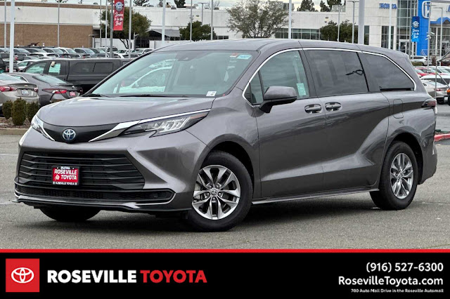 2023 Toyota Sienna LE