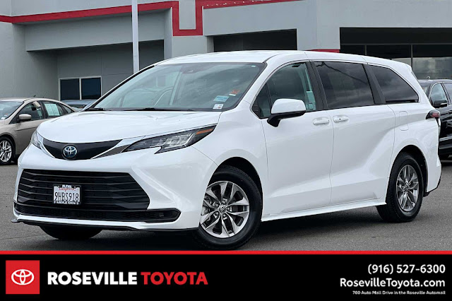 2022 Toyota Sienna LE