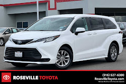 2022 Toyota Sienna LE