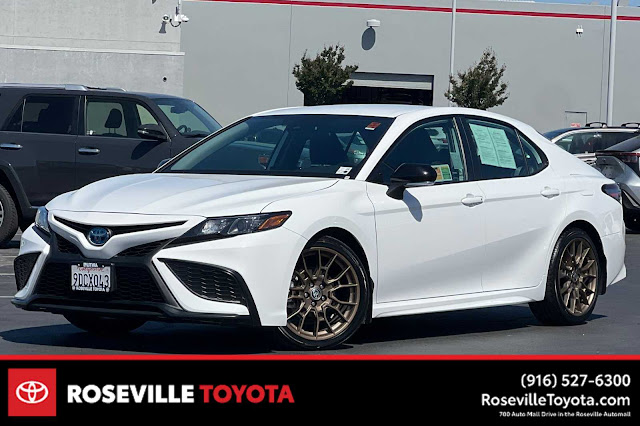 2023 Toyota Camry Hybrid SE Nightshade