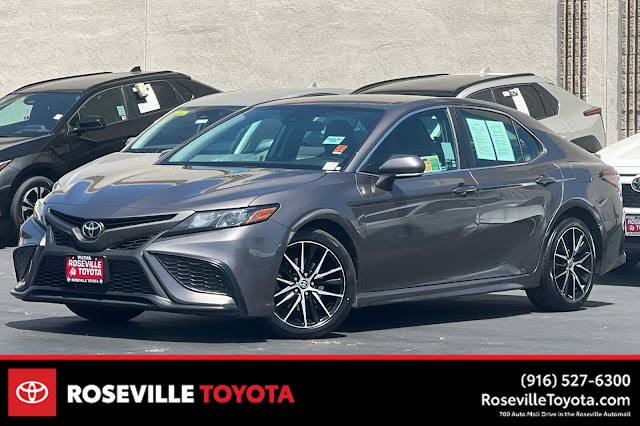 2022 Toyota Camry SE
