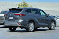 2022 Toyota Highlander Hybrid Platinum