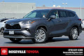 2022 Toyota Highlander Hybrid Platinum