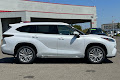 2025 Toyota Highlander Platinum