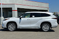 2025 Toyota Highlander Platinum