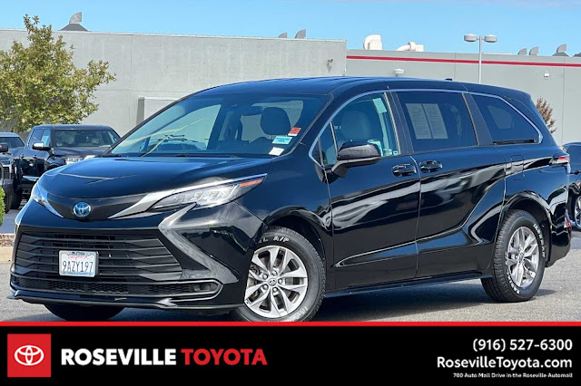 2022 Toyota Sienna LE