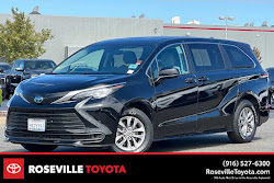 2022 Toyota Sienna LE