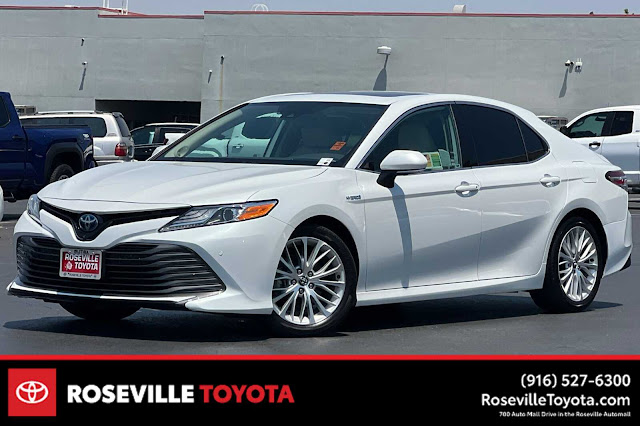 2020 Toyota Camry Hybrid XLE