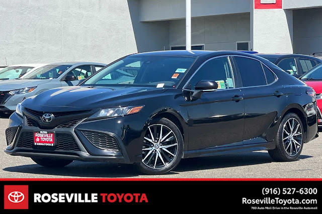 2023 Toyota Camry Hybrid SE Nightshade