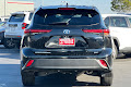 2023 Toyota Highlander Hybrid Bronze Edition