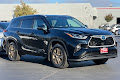 2023 Toyota Highlander Hybrid Bronze Edition