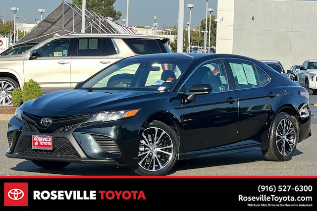 2020 Toyota Camry SE