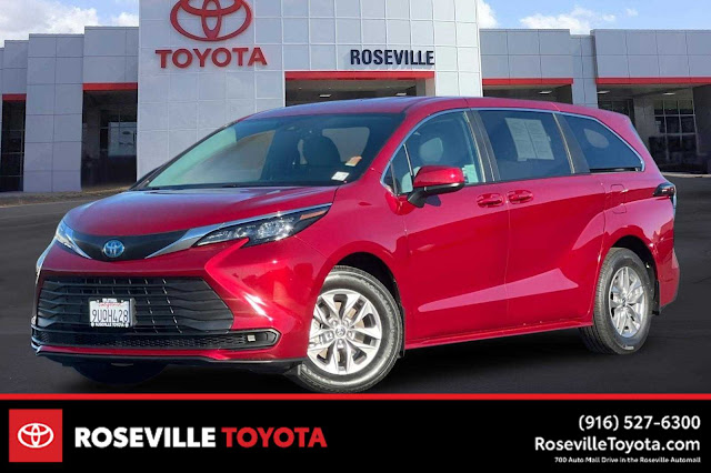 2025 Toyota Sienna LE