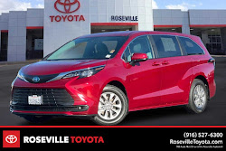 2025 Toyota Sienna LE