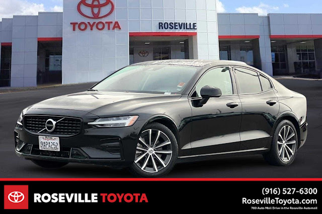 2022 Volvo S60 Momentum
