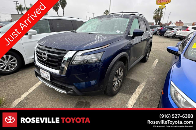 2025 Nissan Pathfinder SL