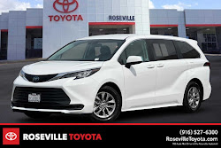 2022 Toyota Sienna LE