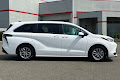 2022 Toyota Sienna LE