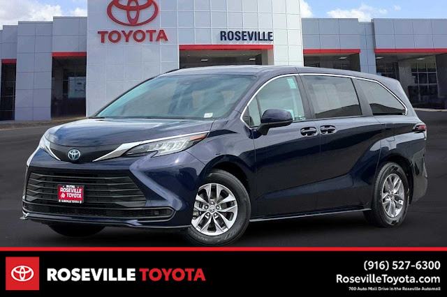 2023 Toyota Sienna LE
