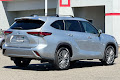 2022 Toyota Highlander Hybrid Platinum