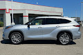 2022 Toyota Highlander Hybrid Platinum