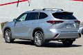 2022 Toyota Highlander Hybrid Platinum
