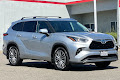 2022 Toyota Highlander Hybrid Platinum