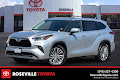 2022 Toyota Highlander Hybrid Platinum