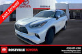 2023 Toyota Highlander Hybrid Platinum