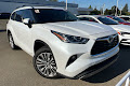 2023 Toyota Highlander Hybrid Platinum
