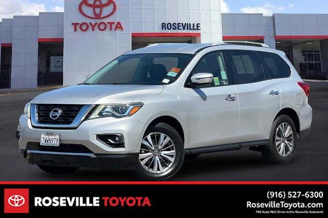 2017 Nissan Pathfinder SV