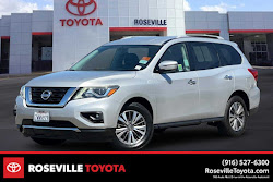 2017 Nissan Pathfinder SV