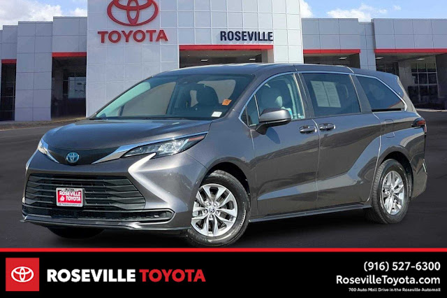 2023 Toyota Sienna LE