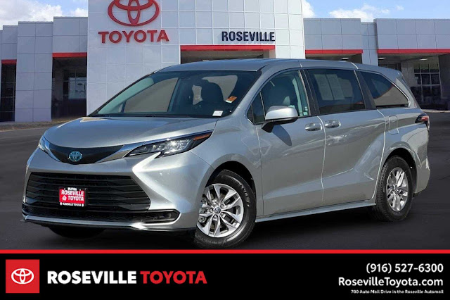 2022 Toyota Sienna LE