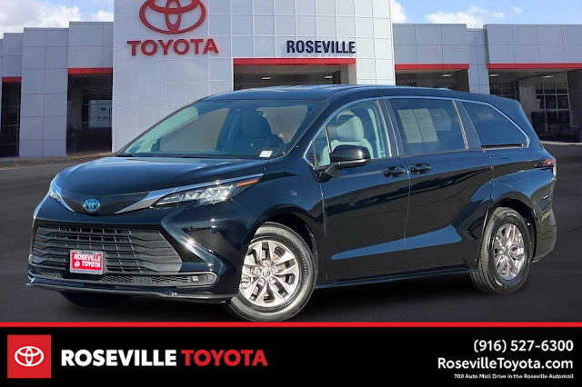2023 Toyota Sienna LE
