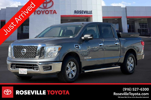 2017 Nissan Titan SV